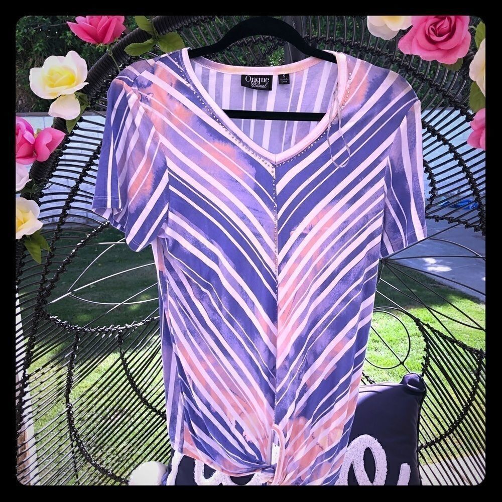 ❤️❤️❤️4/$15 NEW Onque Casual Rhinestone top.Size S